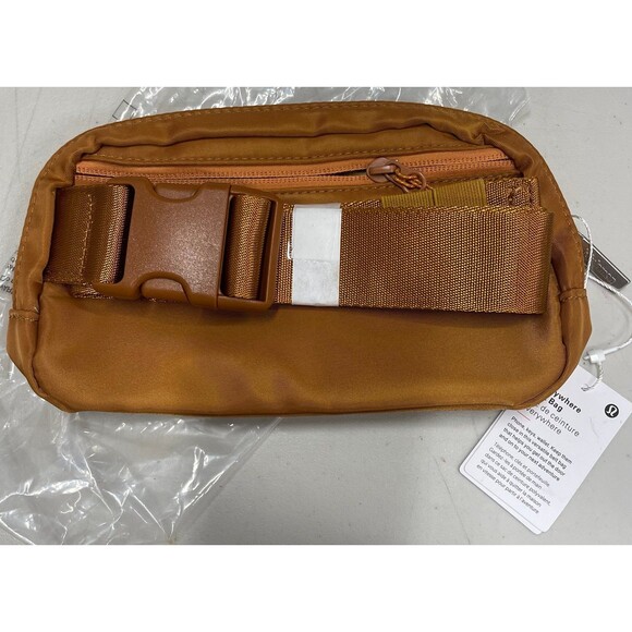 Lululemon Everywhere Belt Bag 1L Brown NWT - Picture 2 of 6